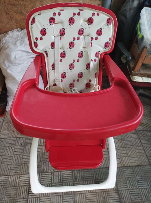 Стульчик для кормления . Детский манеж.