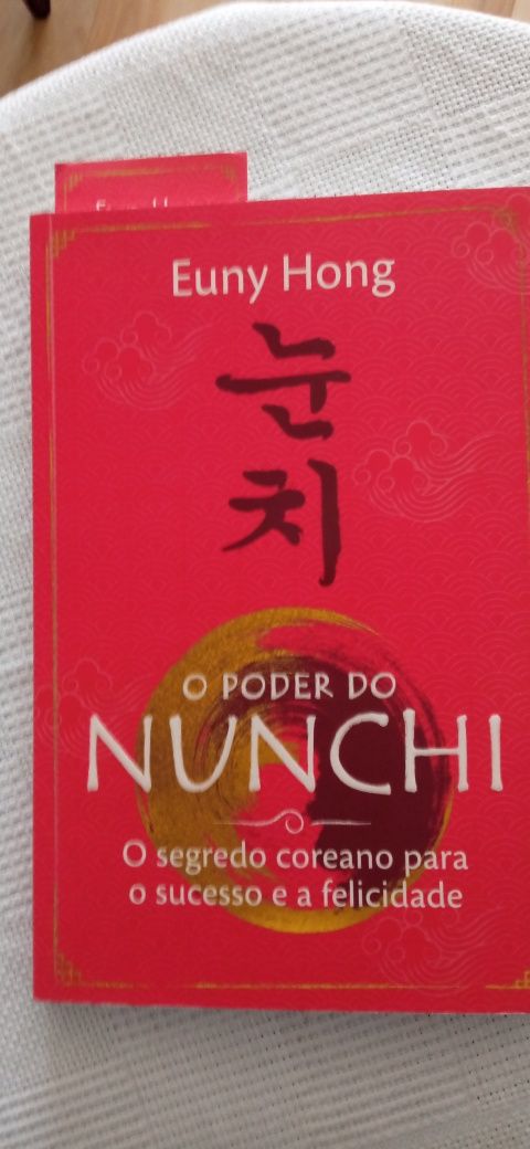 O poder do NUNCHi de Euny Hong 5€