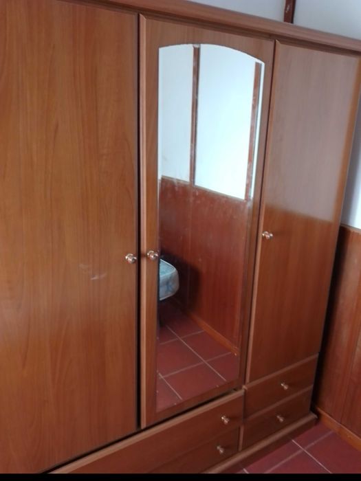 2 roupeiros de grandes dimensões