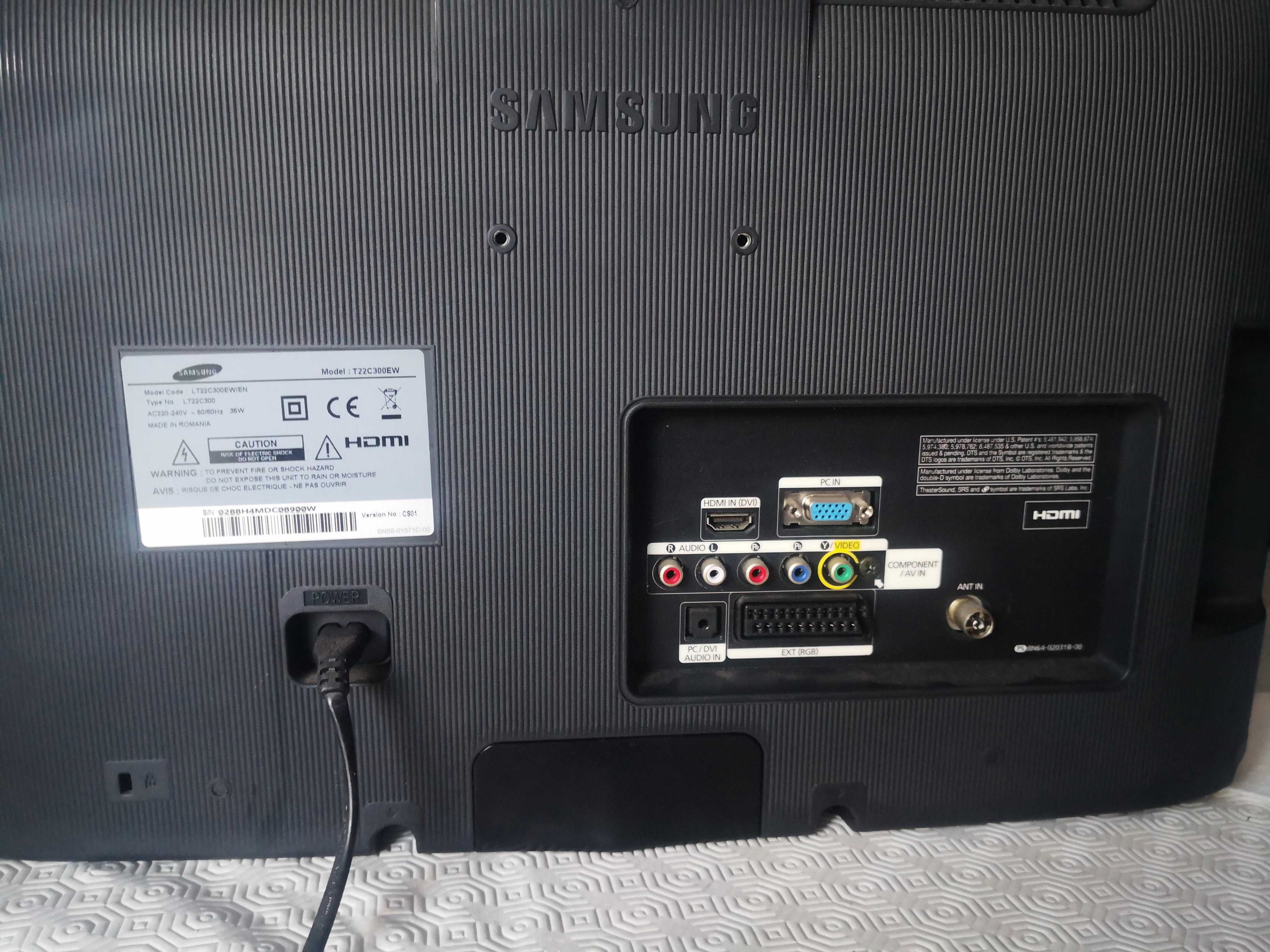 TV Samsung T22C300EW acende mas não liga