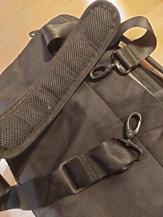 Torba na laptop używana czarna incase