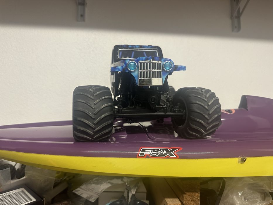 Losi 1/18 son uva digger
