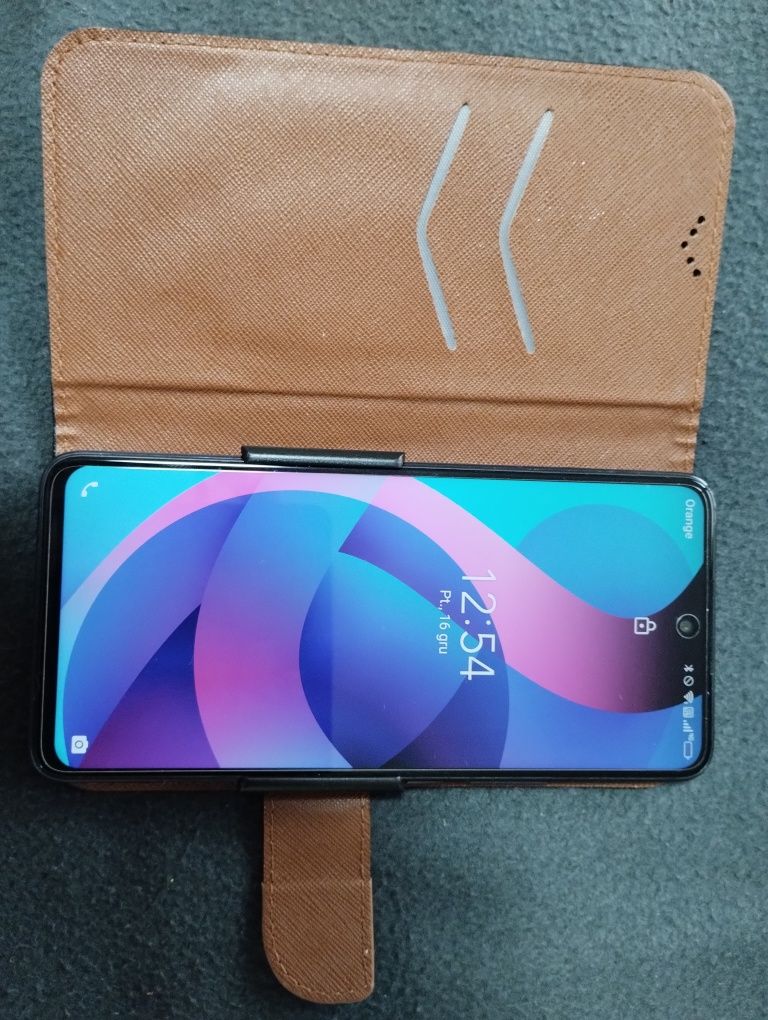 Smartfon Kruger i Matz Live 9 S + pokrowiec.
