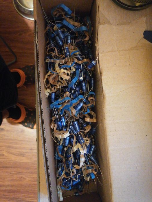 Конденсатори осьові електролітичні PHILIPS 150u 40V +20%/-20%