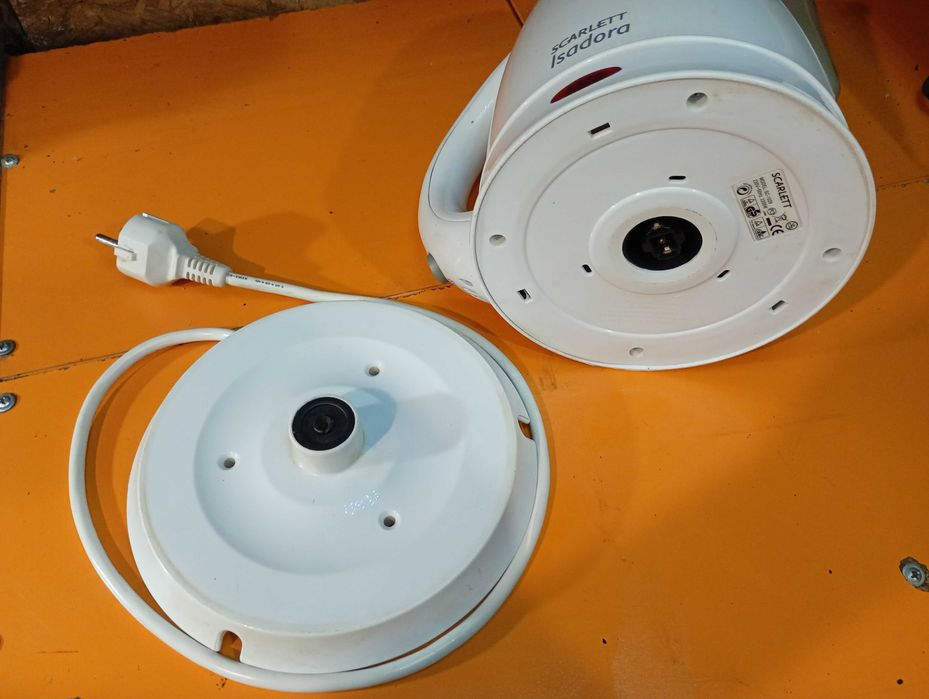 Продам Электрочайник SCARLETT SC-1029