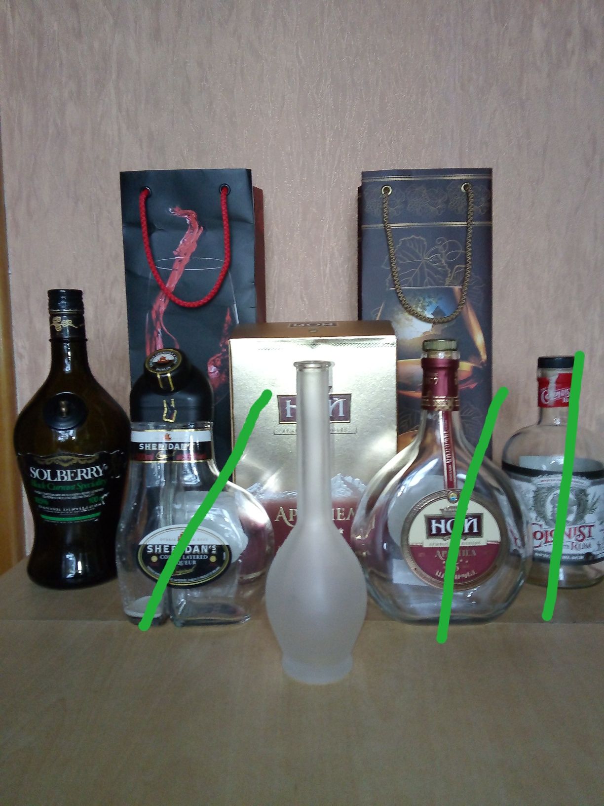 Эксклюзивные бутылки от элитного алкоголя.