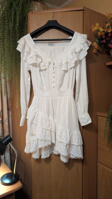 Biała sukienka w stylu boho Lou S