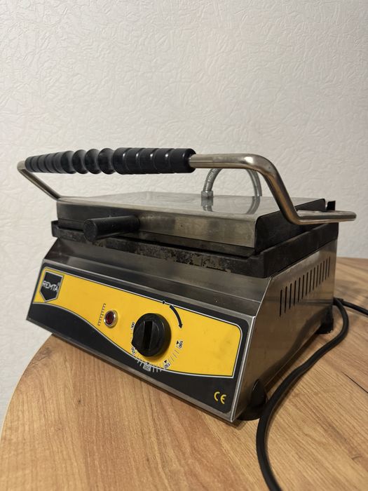 Електрогриль для паніні та тостів, робочий
