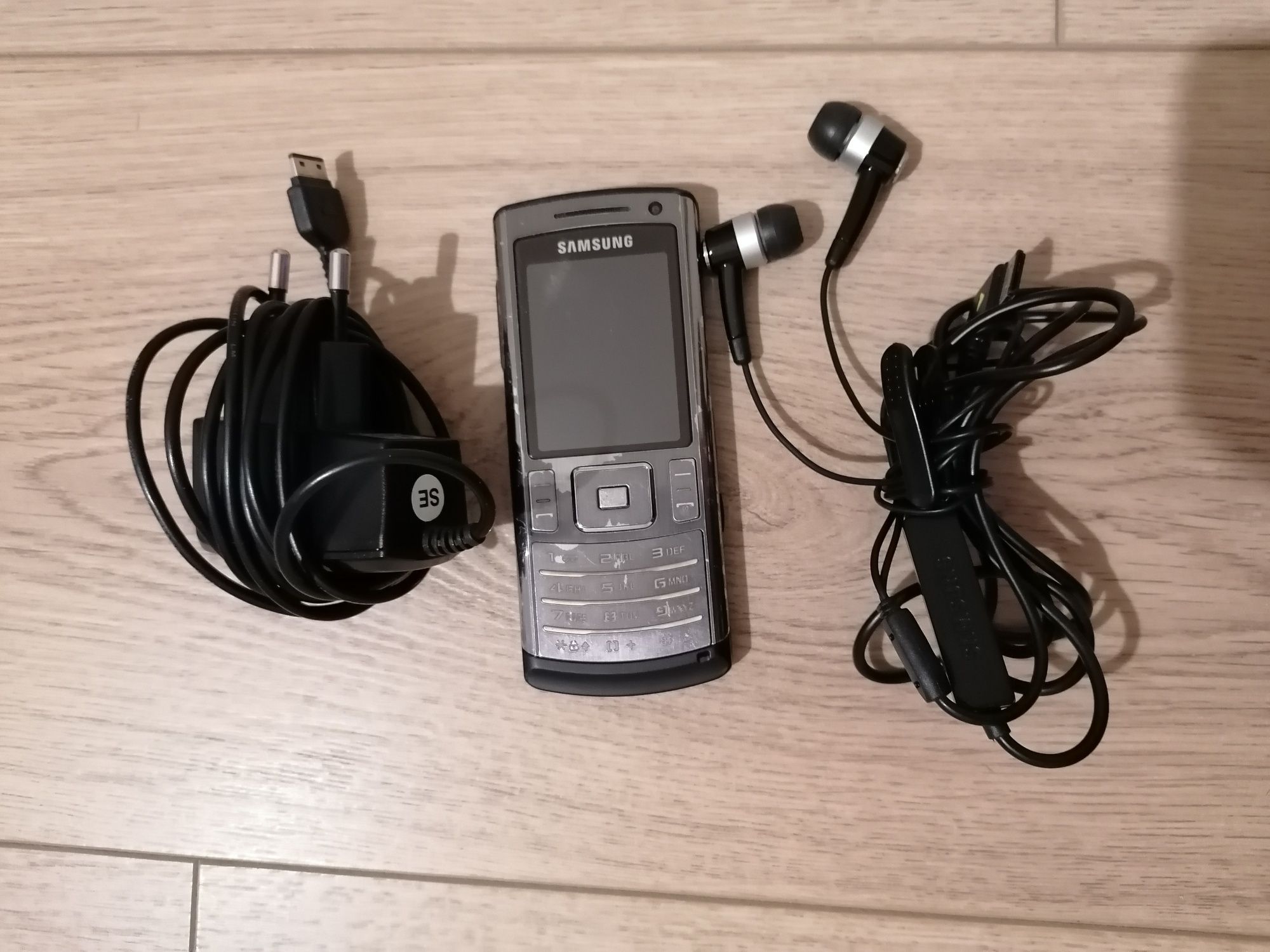 Telefon Samsung SGH-U800 + akcesoria