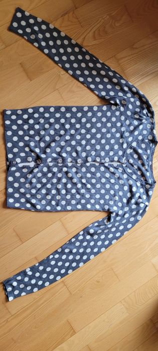 Damski szary sweterek w groszki