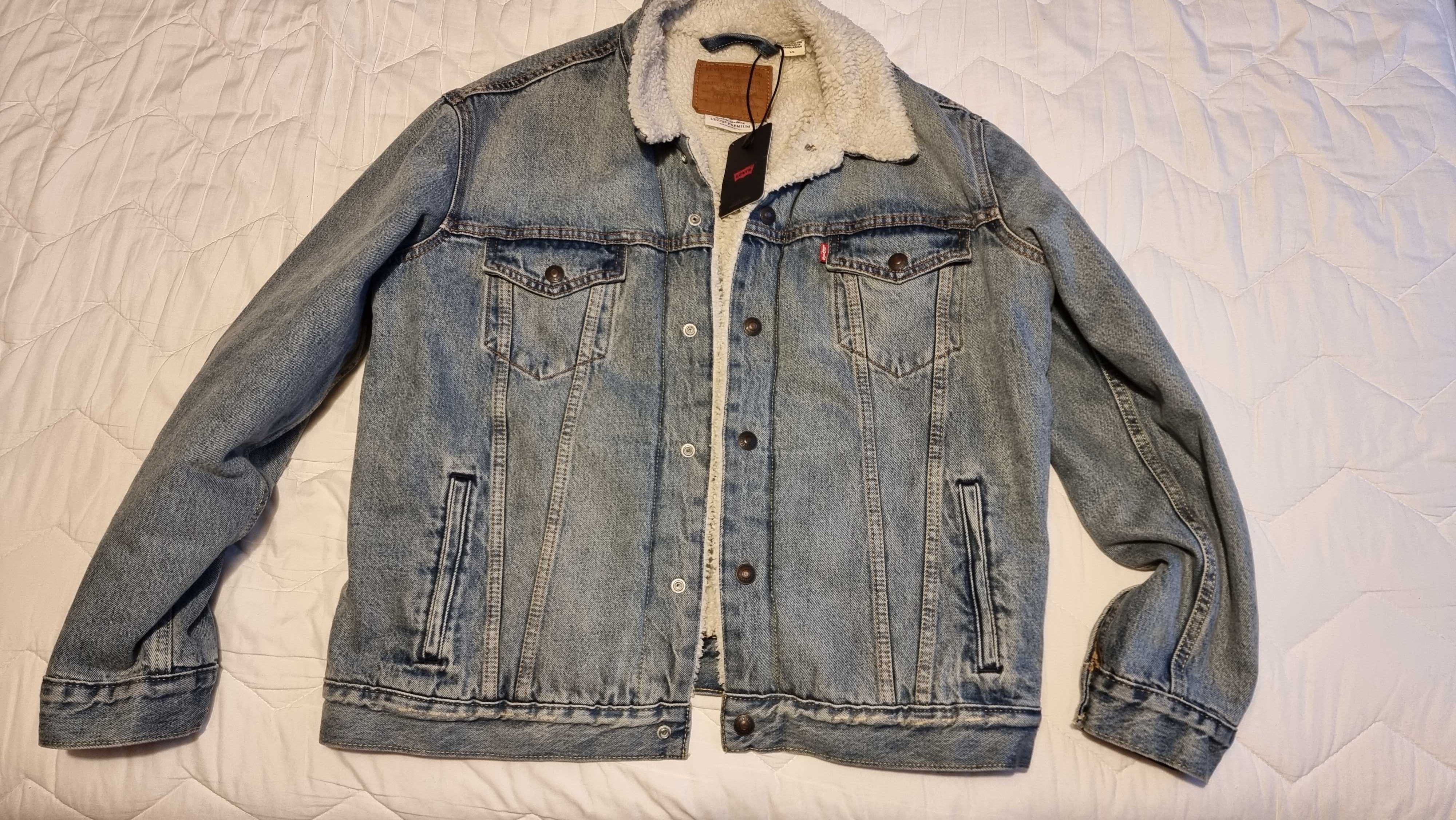 Nowa kurtka jeansowa Levis w rozmiarze L ocieplana