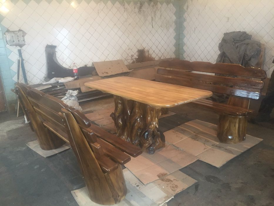 Дубовий стіл з лавками