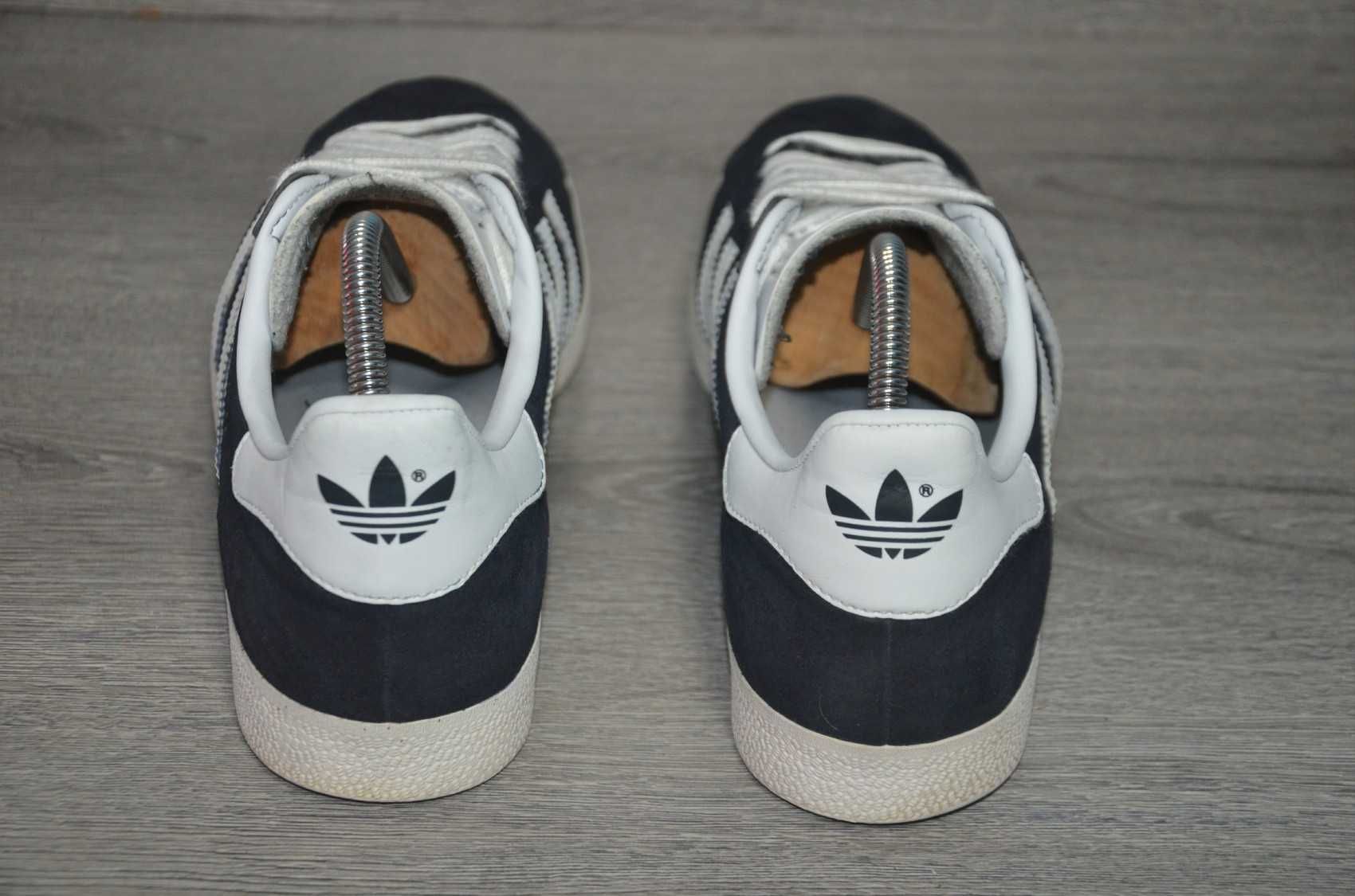 Продам кросівки Фирма Adidas Gazelle .