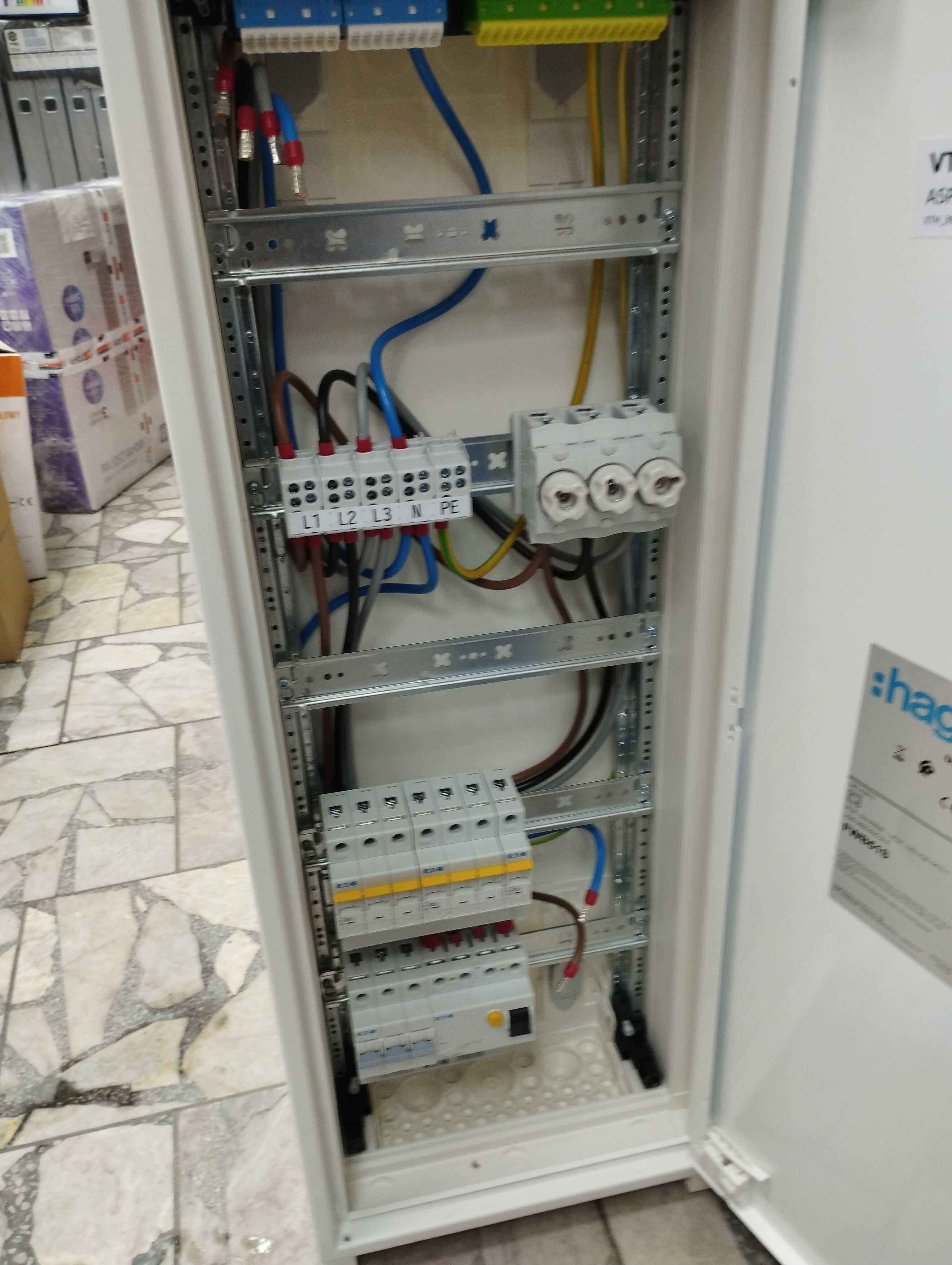 Skrzynka hager FWB51 5x12 z osprzętem