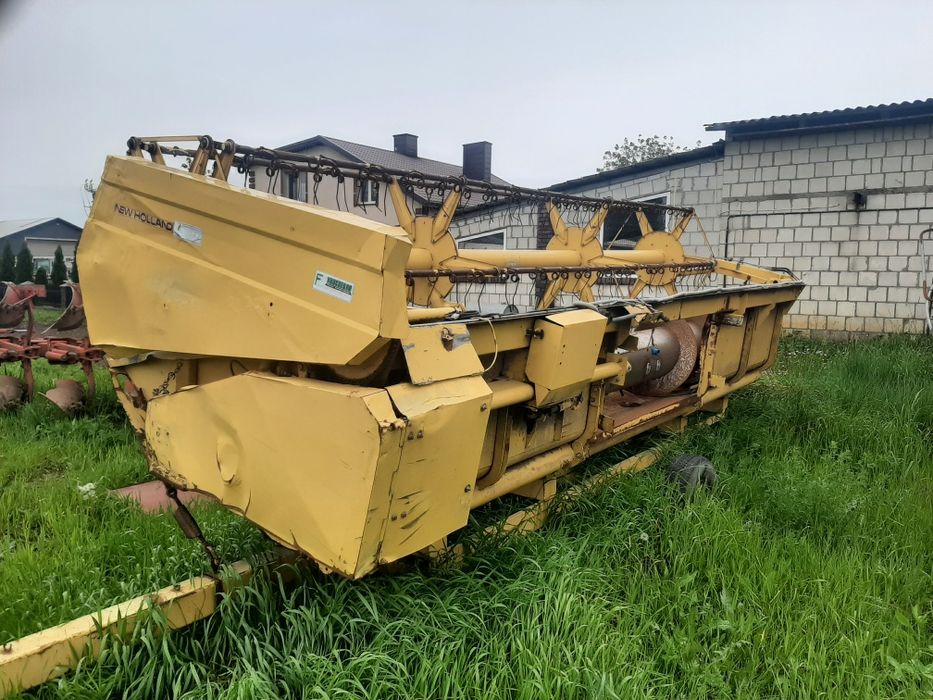 Kombajn zbożowy New Holland TF42, przystawka do kukurydzy