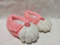Buciki nowe robione ręcznie na drutach dla niemowlaka