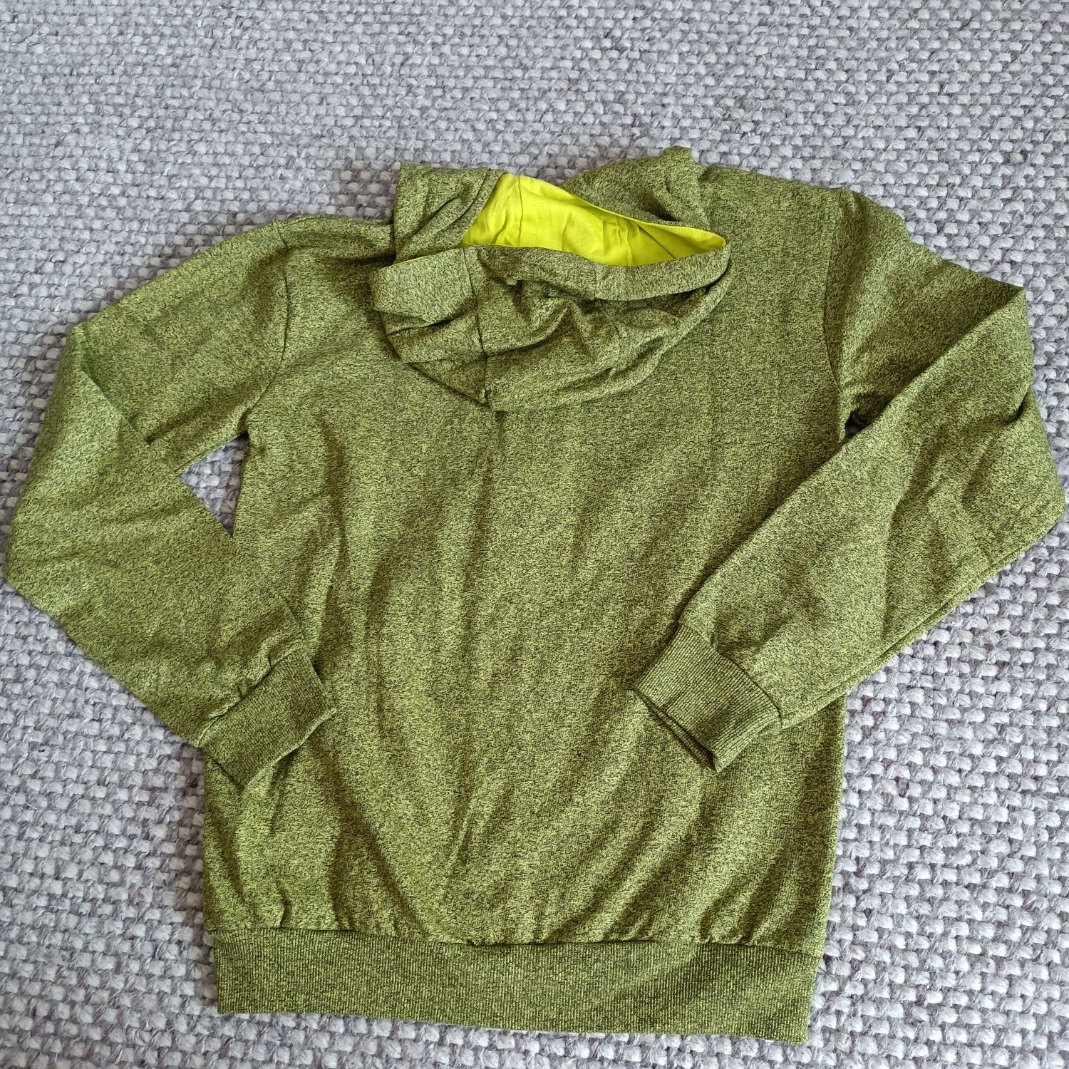 Bluza lekko ocieplana z kapturem