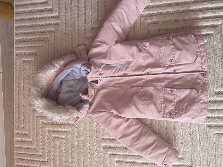 Продам зимову куртку на дівчинку