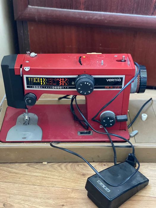 Veritas швейная машина б\у рабочая в наличии.