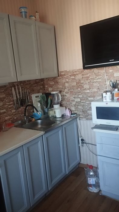 Продаю кухонні меблі б.у. з мийкою. Для дому Чи дачі