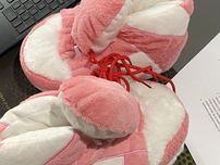 kapcie pluszowe inspirowane kultowym designem Nike!