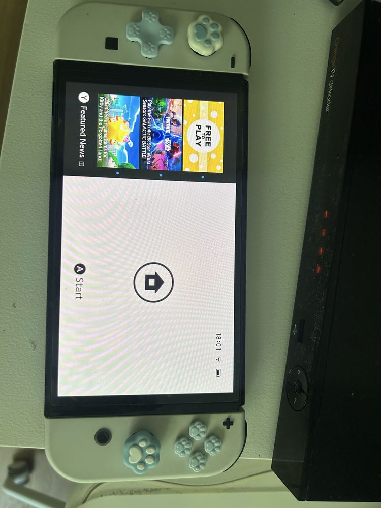 Konsola Nintendo Switch plus etui jak nowe