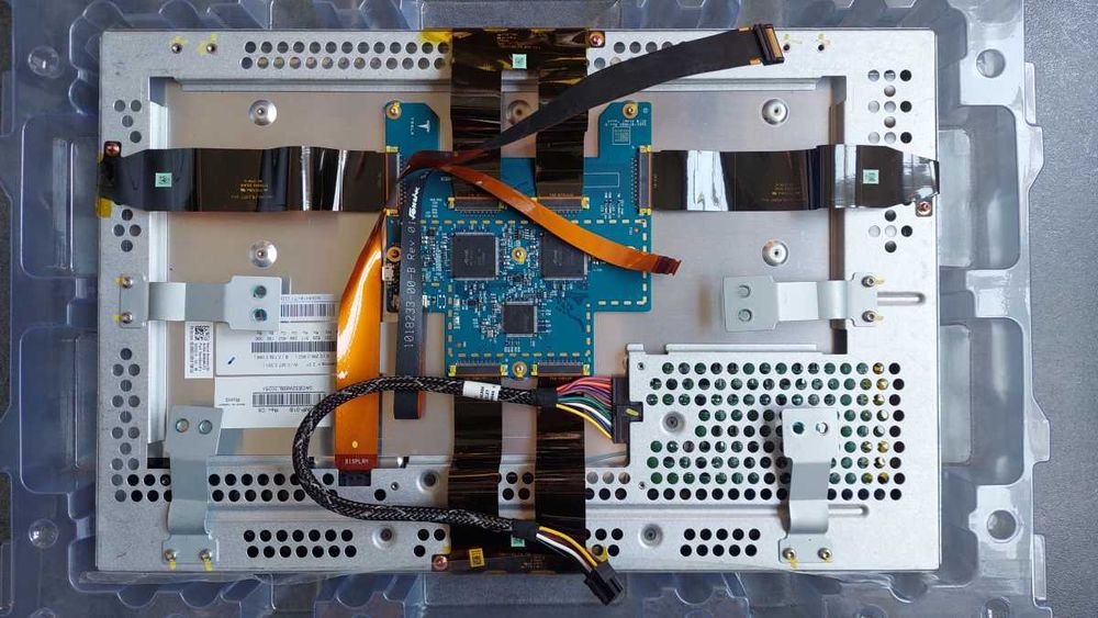 Дисплей тачскрін Tesla Model S,X 1055075-00-M