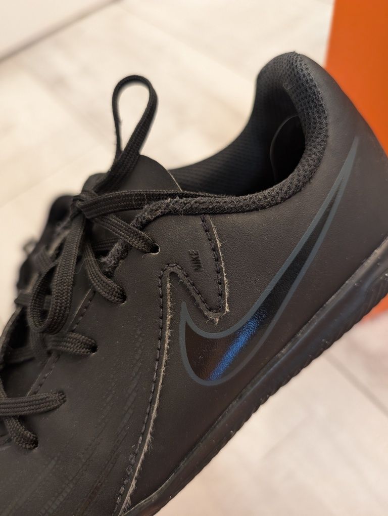 Бутси футзалки від Nike розмір 33