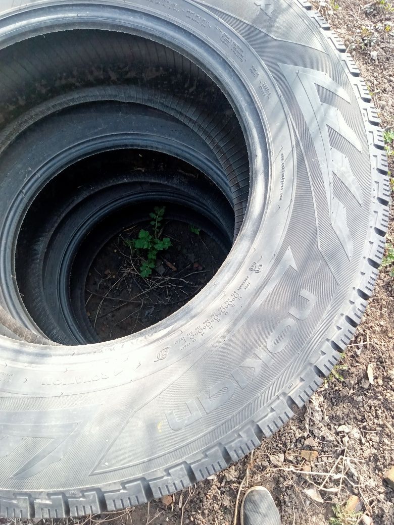 Продам NOKIAN 265/65R17