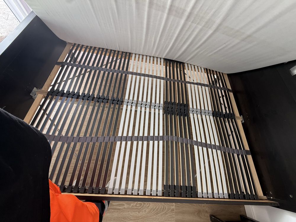 Cama ikea com colchao 140x200 em bom estado