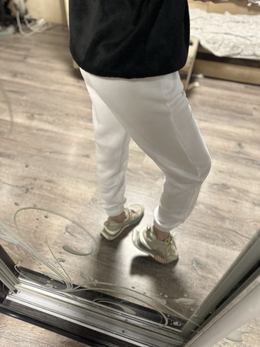 Чорно-білий утеплений спортивний костюм