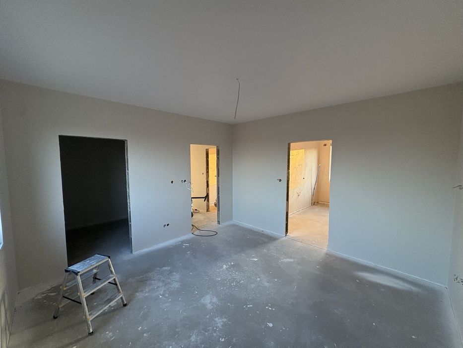 Gipsowanie i malowanie natryskowo. Sufity podwieszane, sucha zabudowa.