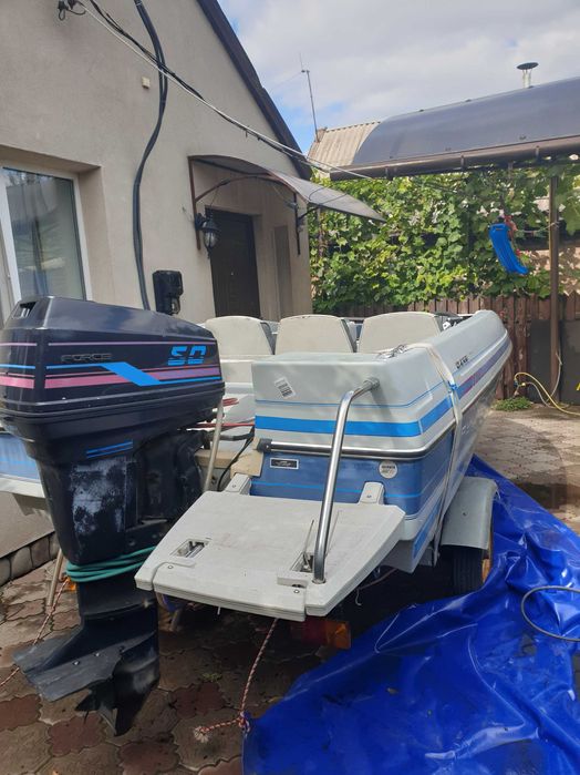 Катер Bayliner Capri 1500, лодку с мотором