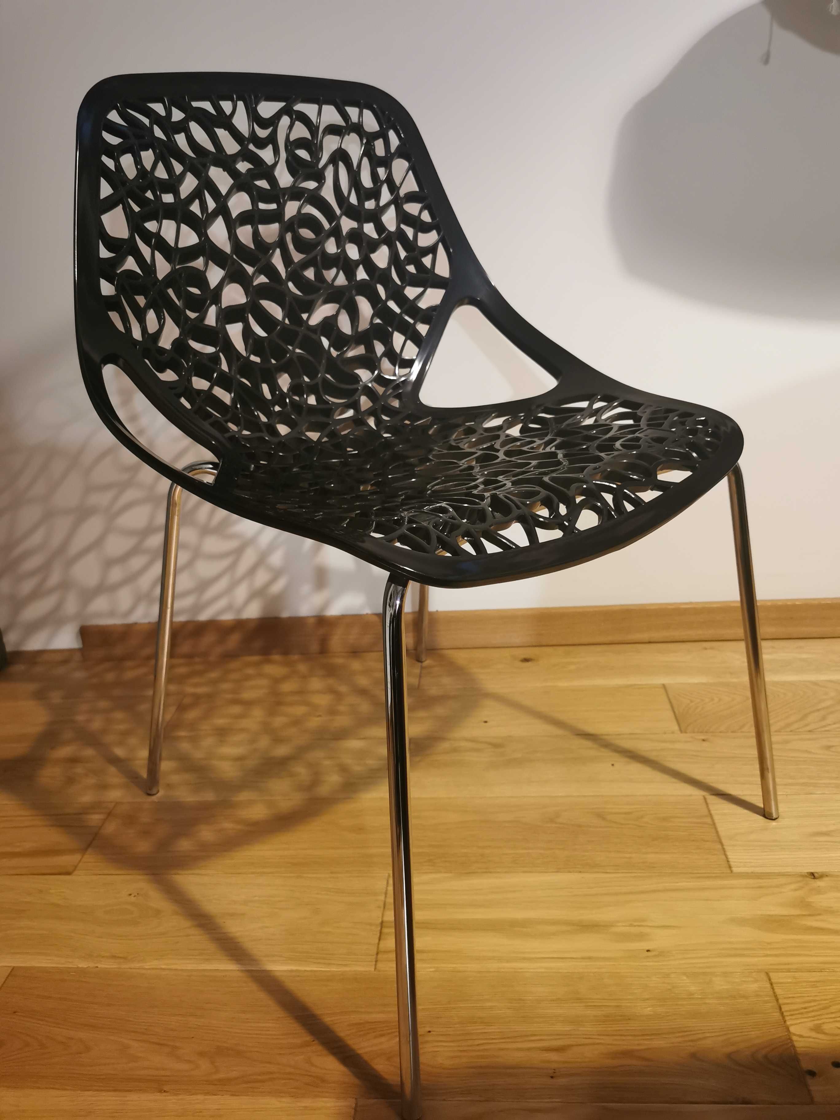 Krzesło ażurowe czarne