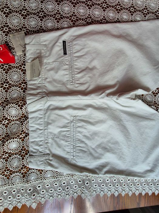 Spodnie chinos Peak Performance 31 / 32 białe nowe