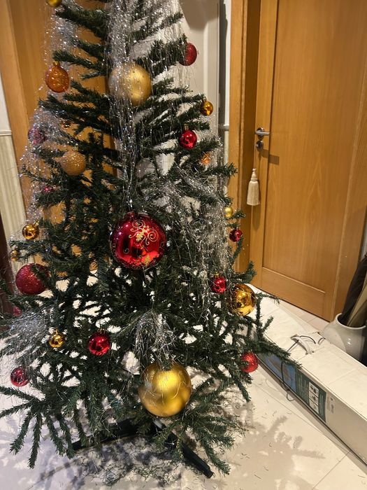 Árvore de Natal com enfeites