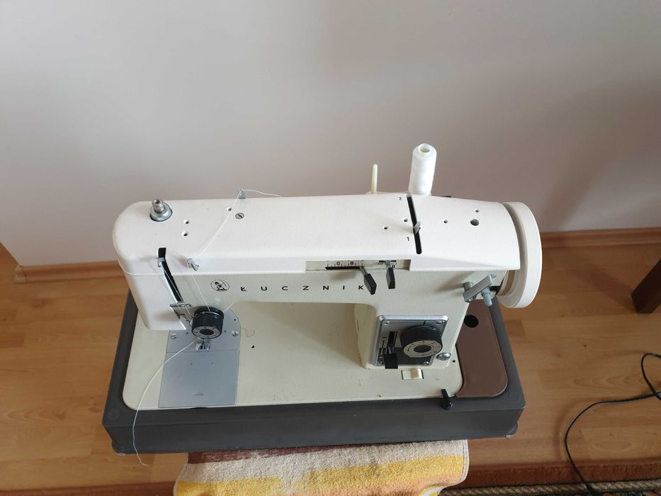 Maszyna do szycia Łucznik Tur-2 z walizką