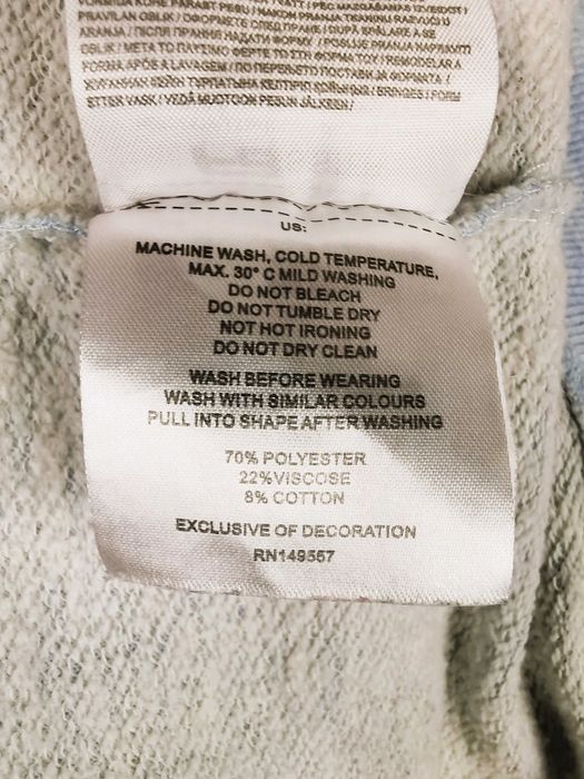 Błękitna bluza wkładana przez głowę