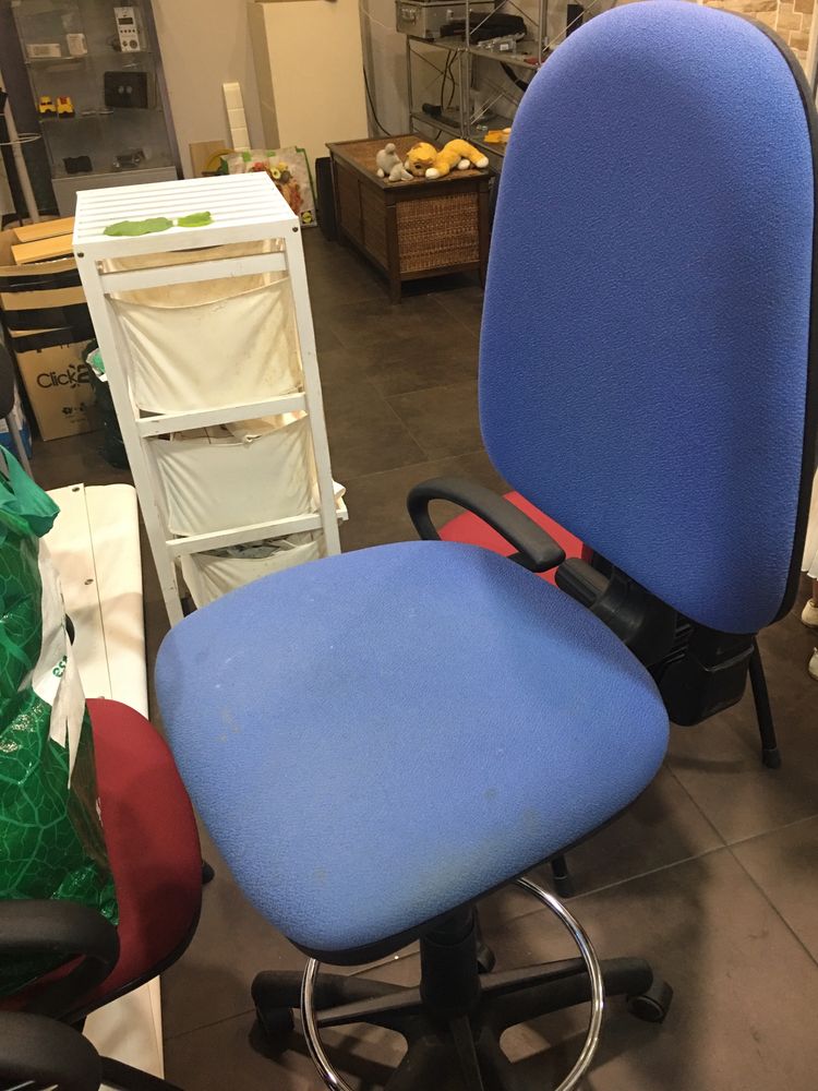 Cadeira azul giratoria