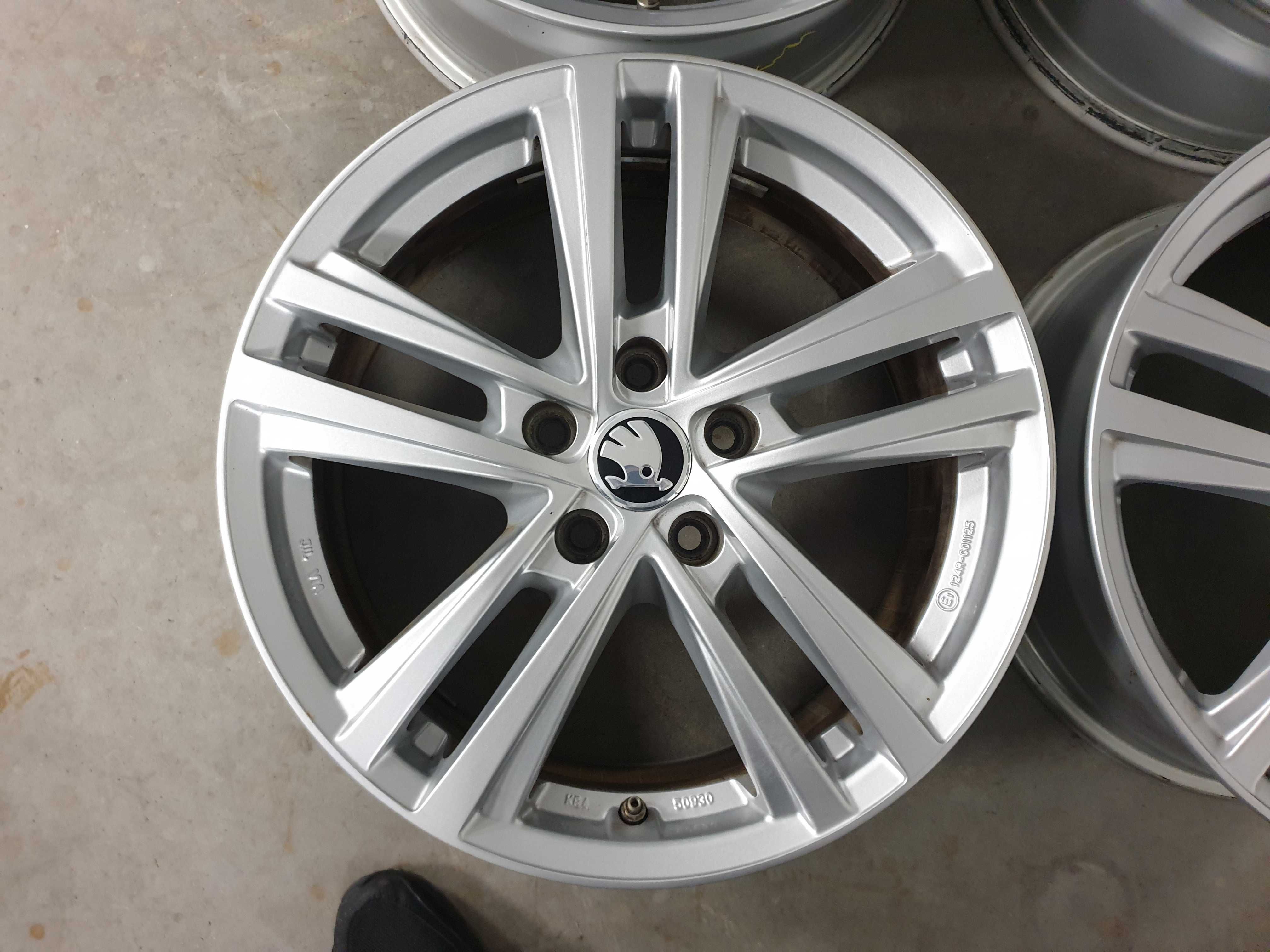 Alufelgi 17" Skoda Octavia II FL III IV VRS SuperB Karoq Scout 5x112