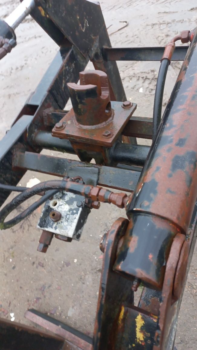 Chwytak hydrauliczny do palet