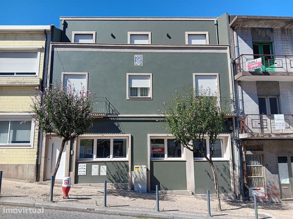 Apartamento T4 novo com logradouro e garagem em S. Vicente no centr...