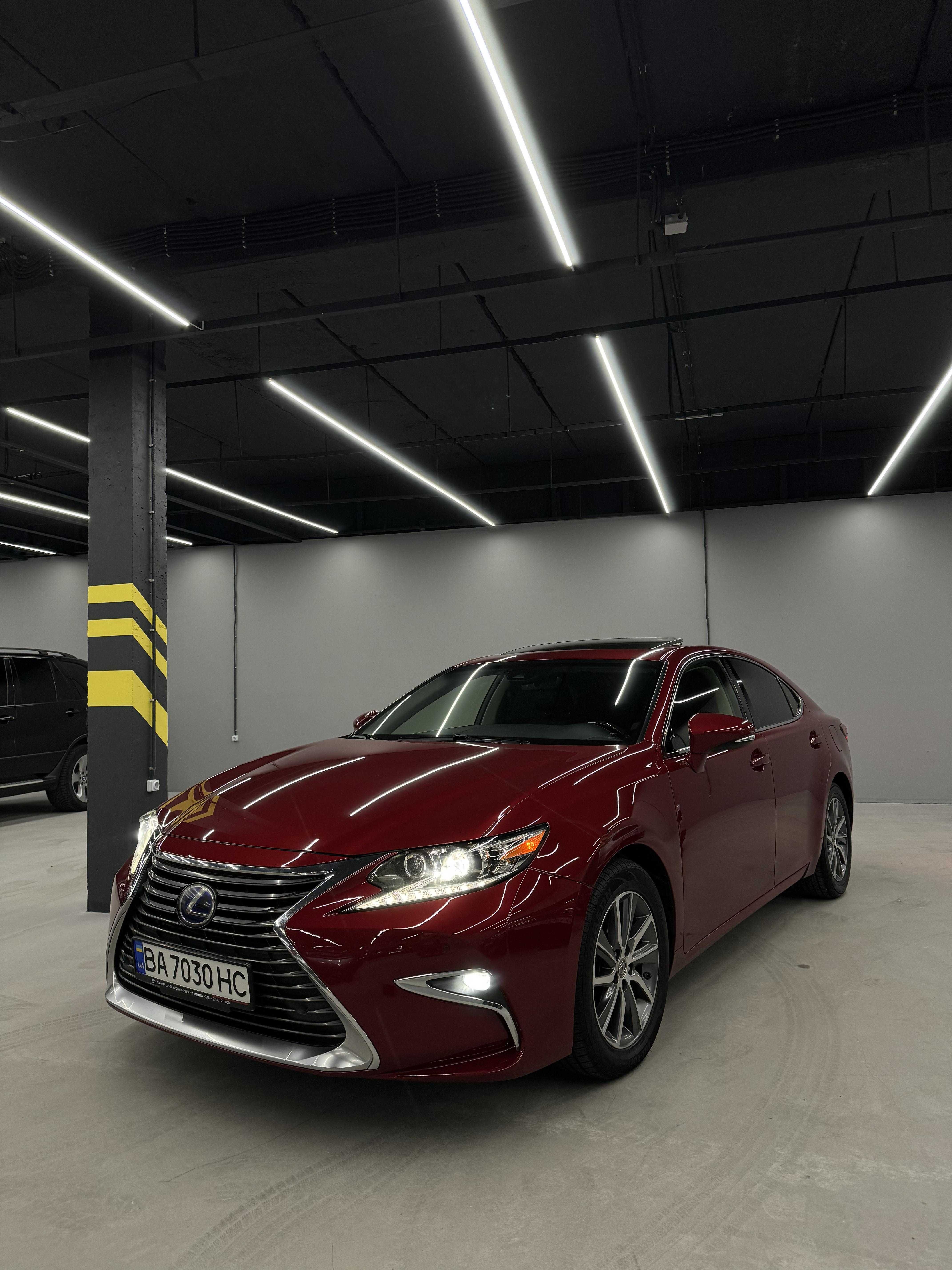 Продам авто Lexus ES 2015 р., 2.5 л - Гібрид, Автомат, 300h (204 к.с.)