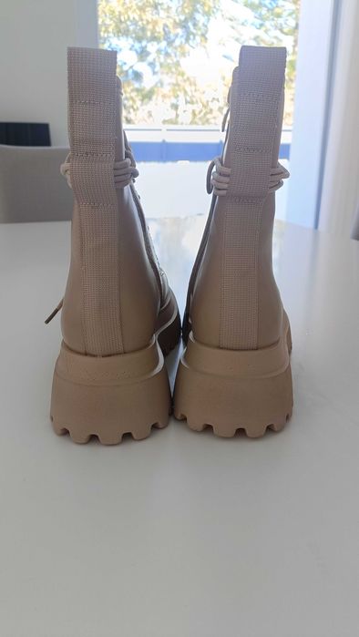 Bota Bege Tamanho 37