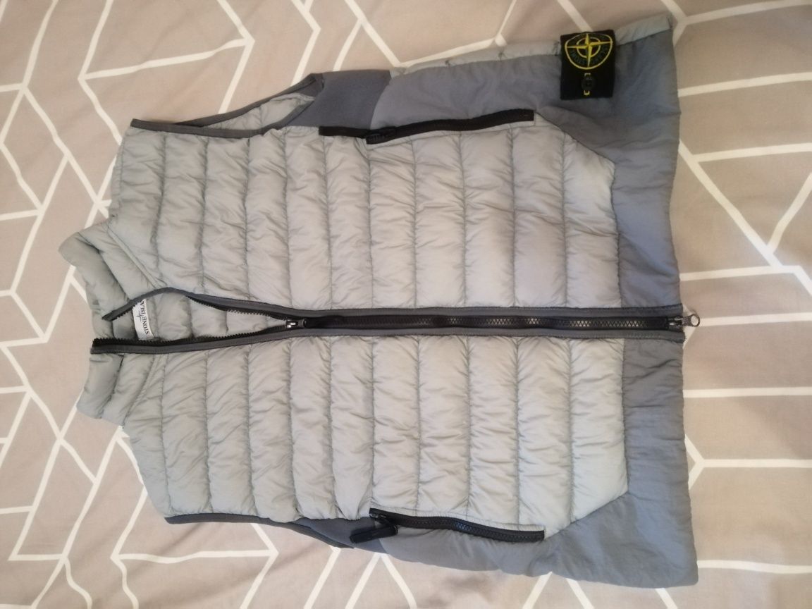 Пуховая Жилетка Stone Island Down Gilet Down Vest Light Grey. Размер L