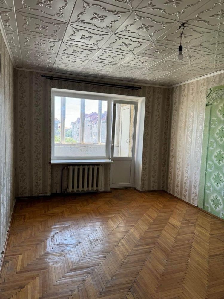 Продається  трьохкімнатна квартира в центрі міста Снятин