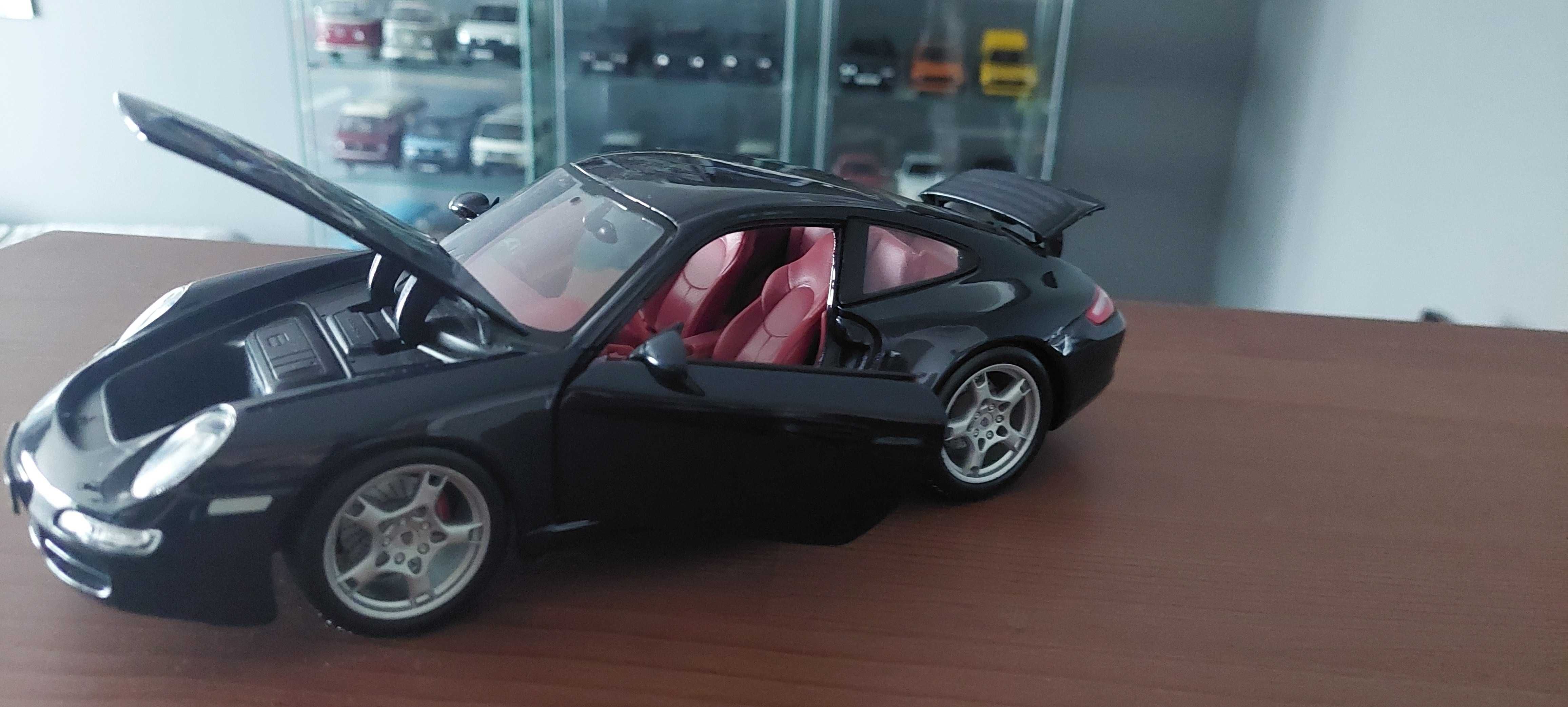 Model 1:18 Porsche Carrera S Maisto