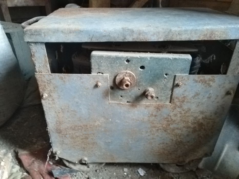 Продам зварювальний апарат в робочому стані стоїть без діла ровів 15.