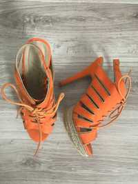 Pomarańczowe szpilki - sandały