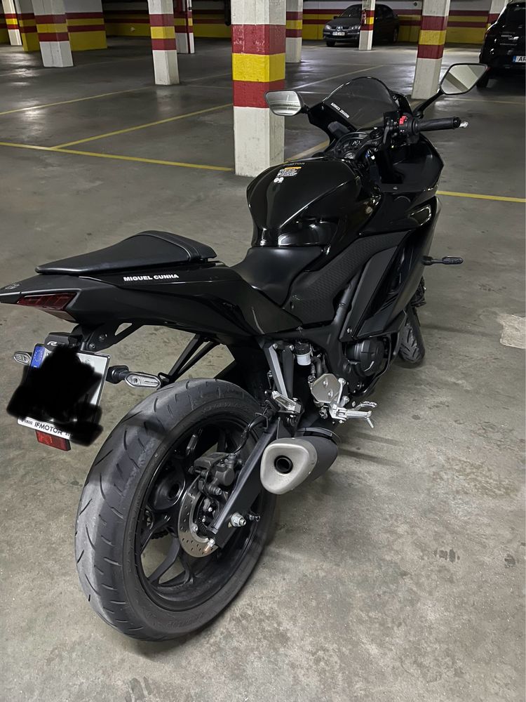Mota Yamaha R3 2023